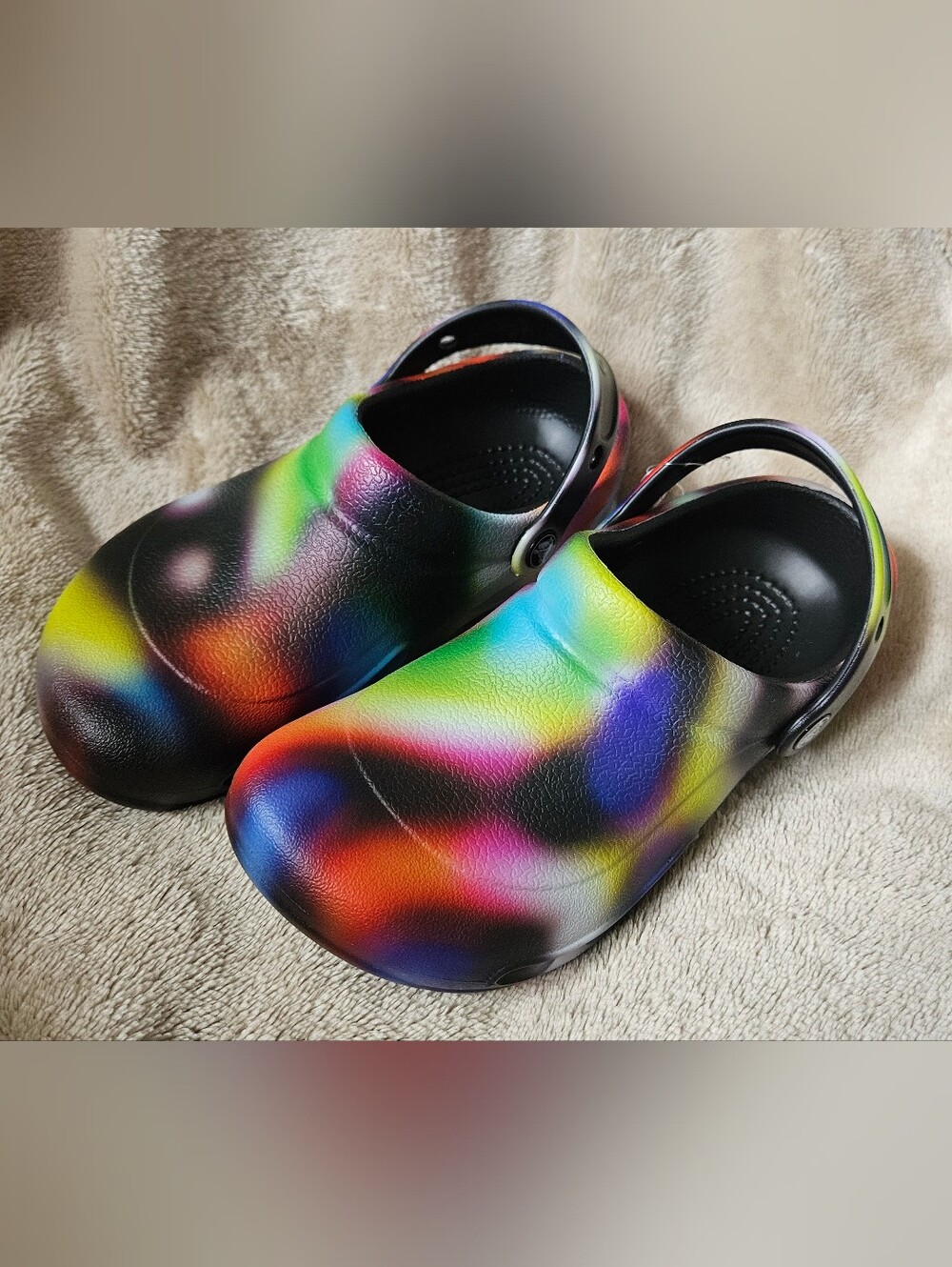 Crocs Bistro Graphic Neon Tie Dye Clogs Men 4/Women 6 - NWT